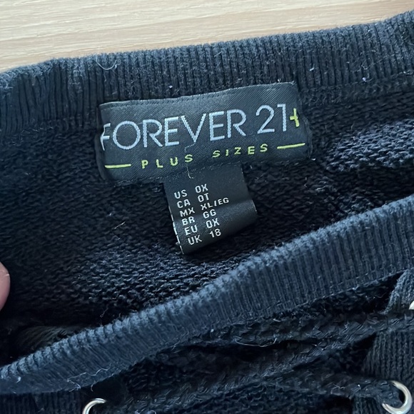Forever 21 lace up sweatshirt 0x - Picture 2 of 2